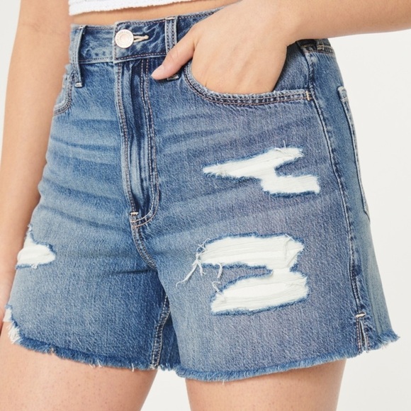 Hollister Ultra High Rise Distressed 90s Short - Picture 2 of 10